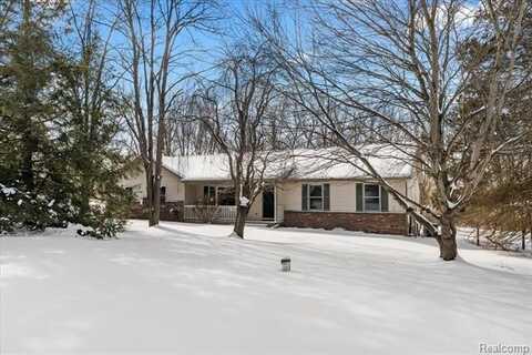 2596 HARVEST HILL Drive, Brighton, MI 48114