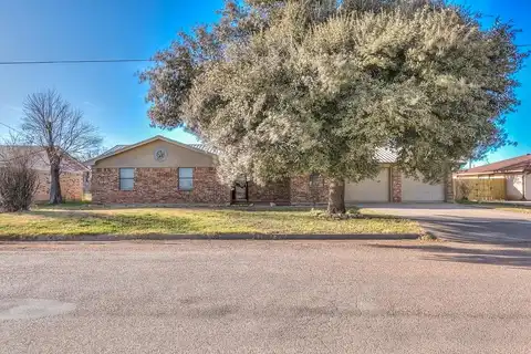 1002 Country Club Rd, Ballinger, TX 76821