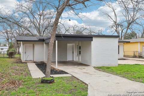 958 E Humphreys St, Seguin, TX 78155