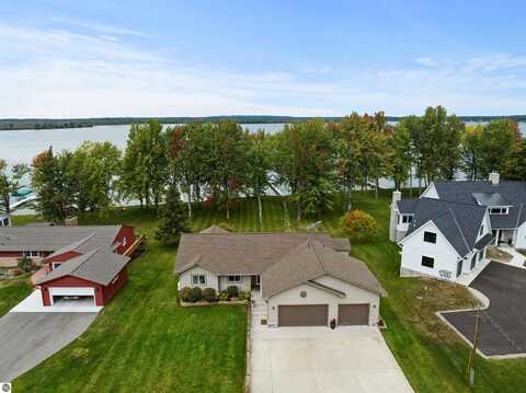 11246 Kings Point, Alanson, MI 49706