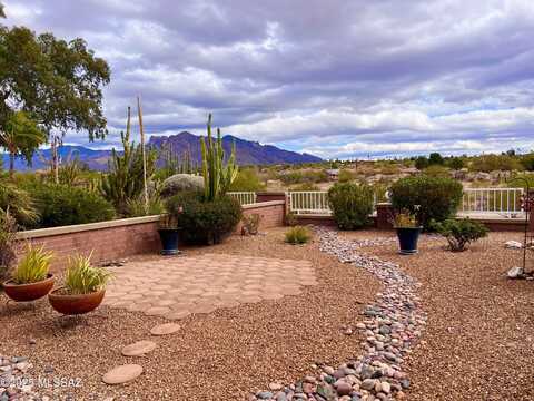 8704 N Johnny Miller Drive, Tucson, AZ 85742