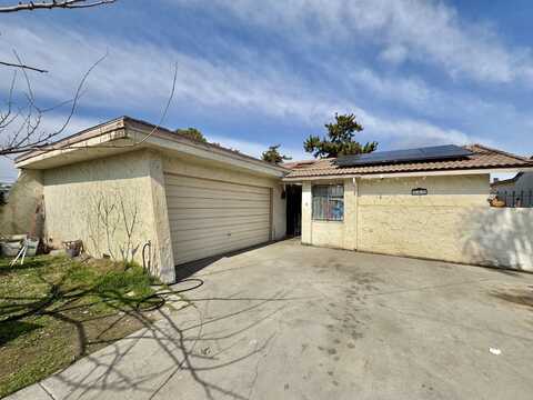 660 Village Green Street, Porterville, CA 93257