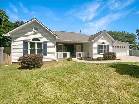 105 Stonburg Road, Clemmons, NC 27012