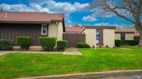 305 Creekview Court, Vacaville, CA 95688