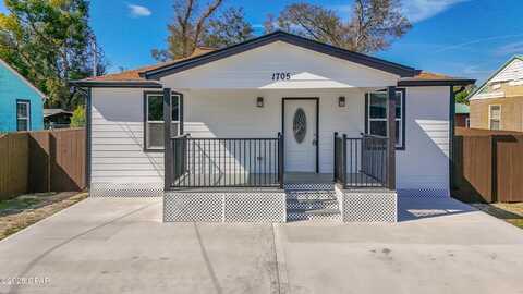 1705 Lake Avenue, Panama City, FL 32401