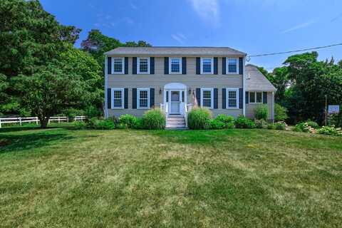 15 Marvin Circle, Falmouth, MA 02540