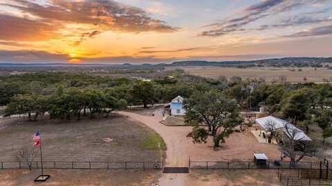 888 Dietrich Rd, Fredericksburg, TX 78624