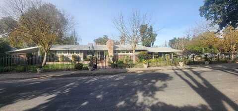 825 Indianapolis Avenue E, Fresno, CA 93704