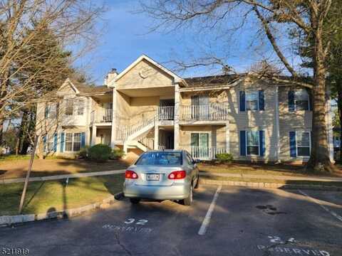 28 Opal Ct, Franklin, NJ 08823