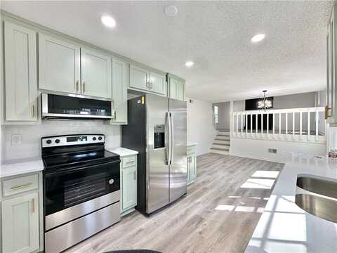 101 Summer Pond Trail, Lawrenceville, GA 30046