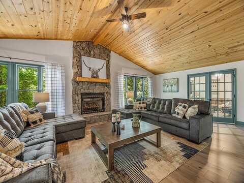 132 Indigo Drive, Ellijay, GA 30540