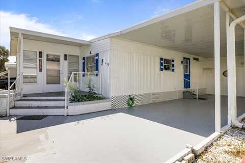 952 Days Lane, North Fort Myers, FL 33917
