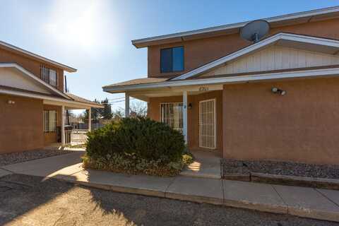 8201 TRUMBULL Avenue SE, Albuquerque, NM 87108