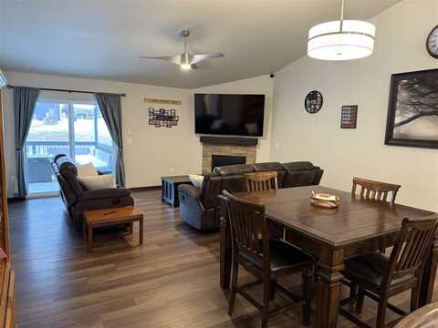 915 Prairie View Dr, WestBranch, IA 52358