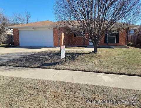 2605 NW Cedric Cir, Lawton, OK 73505