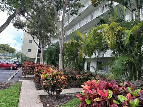 2228 N Cypress Bend Dr, Pompano Beach, FL 33069
