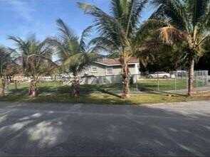 5785 SW 62nd St, Miami, FL 33143