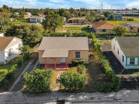 562 W 4th St, Riviera Beach, FL 33404