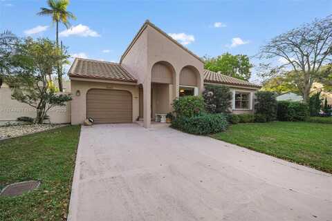 2880 Azalea Dr, Cooper City, FL 33026