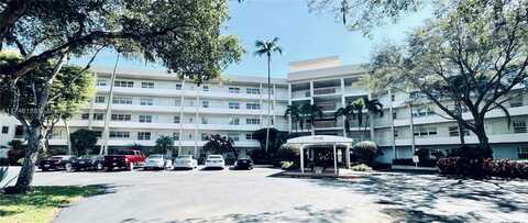 3800 Oaks Clubhouse Dr, Pompano Beach, FL 33069
