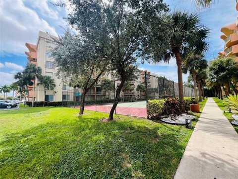 9360 Fontainebleau Blvd, Miami, FL 33172