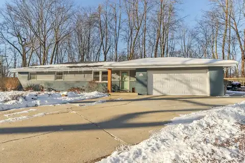 S69w17776 Forest Dr, Muskego, WI 53150