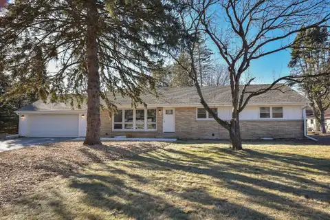 2605 St Charles Ct, Brookfield, WI 53005