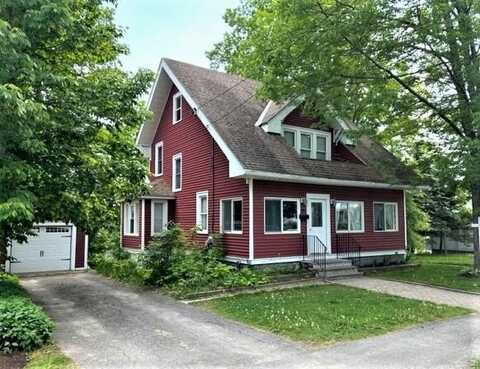 43 Lincoln Street, Dover-Foxcroft, ME 04426