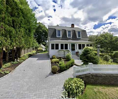 2 Wallace Street, Kennebunk, ME 04043