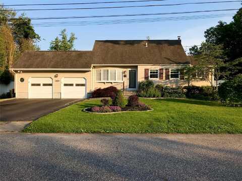 20 Kuebler Street, Blue Point, NY 11715