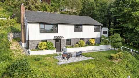 8 Fairway Place, Cold Spring Harbor, NY 11724