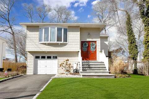 94 Cherokee Avenue, West Islip, NY 11795