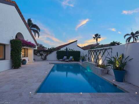 587 Bay Villas, NAPLES, FL 34108