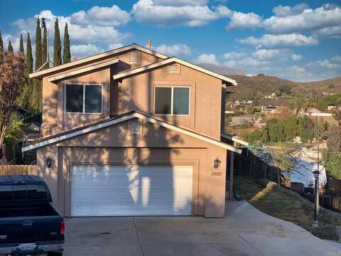 11820 Gardena Ln, Lakeside, CA 92040