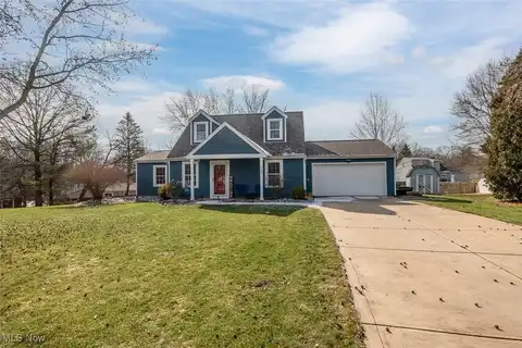 9538 Glencairn Lane, Olmsted Falls, OH 44138