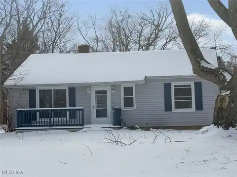 7094 Lake Road, Madison, OH 44057