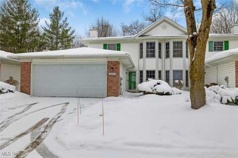 18505 Woodside Crossing S, Strongsville, OH 44149