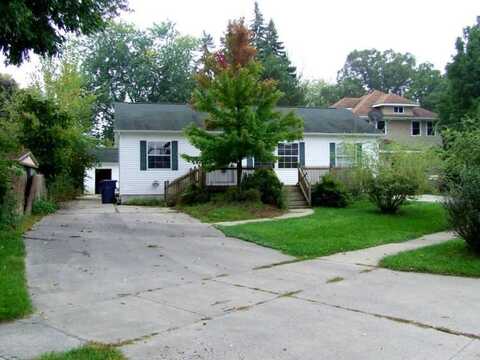 608 Woodside Ln., Bay City, MI 48708