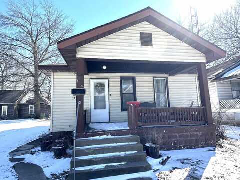 135 N JAMES Street, Centralia, IL 62801