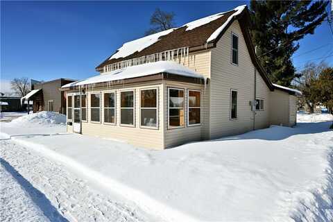 1009 N River St, Spooner, WI 54801