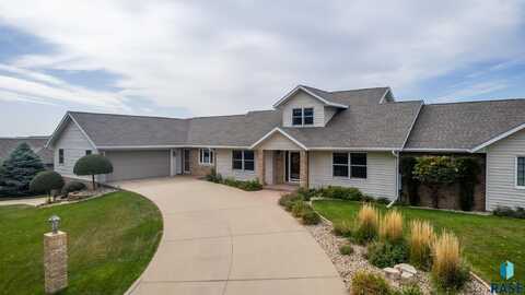 300 Calumet Cir, Yankton, SD 57078