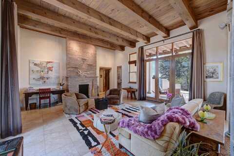 2 White Bear Court, Santa Fe, NM 87506