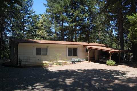 350 Hamilton Avenue, Cave Junction, OR 97523