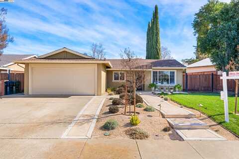 718 Carla St, Livermore, CA 94550