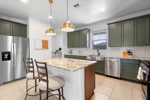 6052 NAUMAN Drive SE, Albuquerque, NM 87106