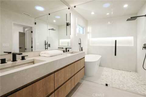 18848 Collins Street, Tarzana, CA 91356