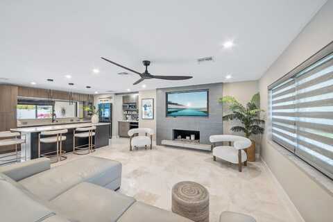 Dolphin, RIVIERA BEACH, FL 33404