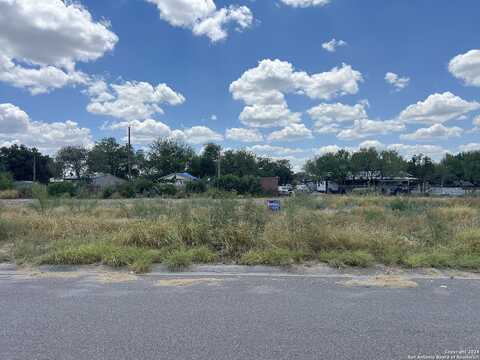 E Pearson St, Freer, TX 78357