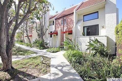 Hayvenhurst, VAN NUYS, CA 91406