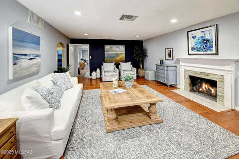 Calle De Madrid, TUCSON, AZ 85711